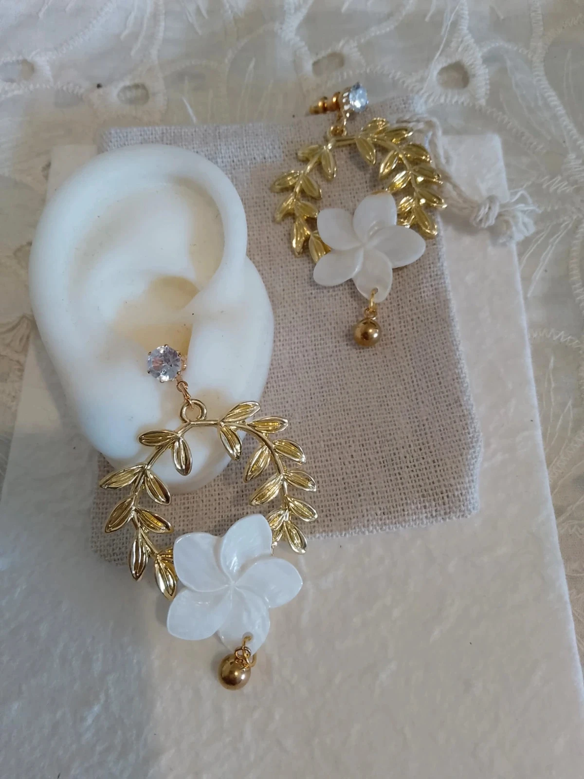 Bohemien oorbellen met witte n'acre bloemen – photo 4